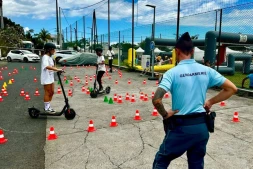 Trottinettes électriques : les gendarmes sensibilisent 140 jeunes sur les règles