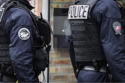 Un policier tue un homme qui le menaçait avec des couteaux à Bobigny