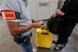 Opération anti-drogues à Gillot : l'ensemble des passagers et personnels de bord, contrôlés