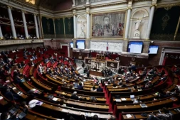 Le ministre de la Justice, Gérald Darmanin, lors de la séance de questions au gouvernement à l'Assemblée nationale, le 9 juin 2026 à Paris ( AFP / SIMON WOHLFAHRT )