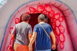 Mars Bleu : à Saint-Denis, la prévention à la rencontre des passants