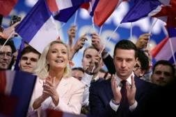 La candidate du Rassemblement national à la présidentielle Marine Le Pen, et le président du RN Jordan Bardella, lors d'un meeting à Orléans, le 25 octobre 2026 ( AFP / Alain JOCARD )