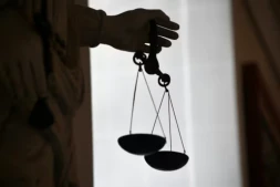 Un homme de 55 ans a été condamné à 18 ans de prison pour avoir tué un octogénaire juif en le défenestrant en 2022 à Lyon ( AFP / DAMIEN MEYER )