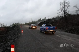 Route des laves : le brise-roche s'attaque à la lave refroidie, les travaux de reconstruction de la RN2 démarrent ce lundi