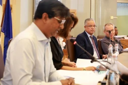 Carburants : le Département débloque 5 millions d’euros d’aide et juge les mesures de la Région insuffisantes