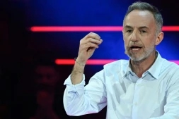 Le candidat de la "gauche unie" à la mairie de Paris, Emmanuel Grégoire, lors d'un meeting à Paris, le 12mars 2026