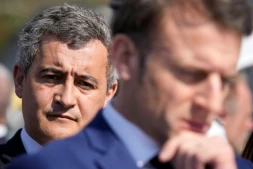 Gérald Darmanin et Emmanuel Macron lors d'une visite à la cité de La Castellane, le 19 mars 2024 à Marseille