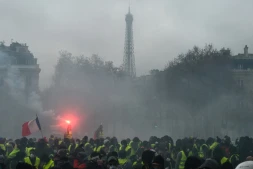 Des "gilets jaunes" manifestent à Paris, le 1er décembre 2018 