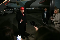 Le président américain Donald Trump parle à la presse dans le Maryland à son retour de Floride le 12 avril 2026