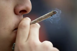 Les usagers de drogue confrontés au confinement se débrouillent comme ils peuvent