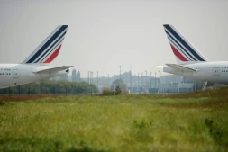 Une nouvelle journée de grève à Air France pour obtenir des hausses de salaires provoquait samedi l'annulation de 30% des vols