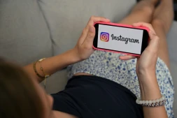 L'Union européenne a ordonné vendredi à Meta de modifier les interfaces de Facebook et Instagram qu'elle juge trop "addictives"
