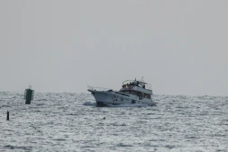 Un bateau appartenant à "la flotille pour Gaza", intercepté par la marine israélienne, est dirigé vers Israël, le 19 mai 2026.