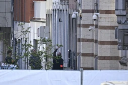 Des enquêteurs de la police devant la synagogue de Liège, après une explosion dans la nuit, le 9 mars 2026 en Belgique