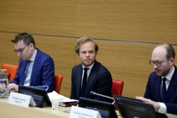 Le député UDR Charles Alloncle, rapporteur de la commission d'enquête sur l'audiovisuel public, le 8 avril 2026 à l'Assemblée nationale à Paris
