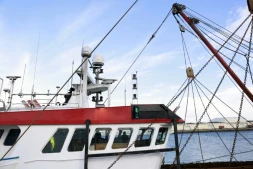 Photographie du 29 octobre 2021 d'un chalutier britannique dérouté au Havre par les autorités françaises, dont le capitaine est suspecté d'avoir pêché plus de deux tonnes de coquilles Saint-Jacques sans licence