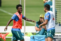 Vinicius Junior (g) à l'entraînement avec le Brésil avant son entrée en lice en Coupe du monde contre le Maroc, le 11 juin 2026 à Morristown (New Jersey).