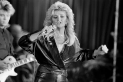 La chanteuse britannique Bonnie Tyler en concert à Paris, le 17 décembre 1984
