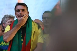 Flavio Bolsonaro participe à un rassemblement de campagne, le 14 octobre 2026 à Porto Alegre au Brésil