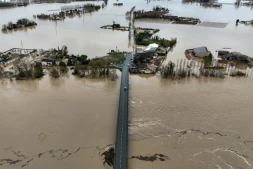 Vue aérienne de la Garonne en crue à Tonneins, dans le Lot-et-Garonne, le 13 février 2026
