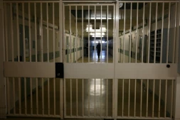 L'accès aux parloirs des prisons françaises pour les familles est suspendu pour "les 15 prochains jours" afin de lutter contre la propagation du coronavirus