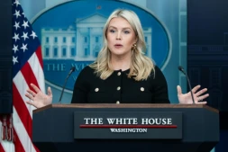 La porte-parole de la Maison Blanche, Karoline Leavitt, lors d'un point de presse à la Maison Blanche, le 18 février 2026 à Washington