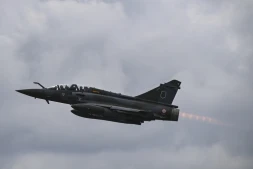 Un avion de chasse Mirage 2000D s'est écrasé près de Nancy, dans le nord-est de la France, au cours d'un vol d'entraînement, faisant au moins un mort dans l'équipage