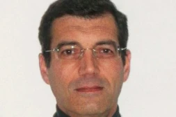 Portrait de Xavier Dupont de Ligonnes, soupçonné d'avoir tué sa femme et leurs quatre enfants, à Nantes en 2011, extrait de sa fiche d'inscription à un club de tir rendue publique le 23 avril 2011
