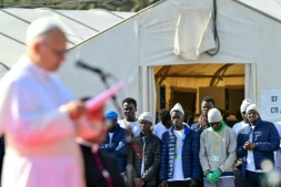 Le pape Léon XIV s'exprime durant une rencontre avec des migrants, à San Cristóbal de La Laguna aux Canaries, le 12 juin 2026