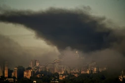 Ukraine : sept morts dans des frappes russes, des infrastructures de transport visées