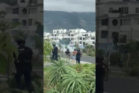 La tension se fait sentir au Port, tous les accès au centre commercial sont bouchés