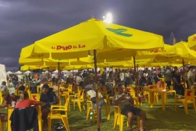 Grand Raid : l’ambiance au stade de la Redoute, en attendant l’arrivée du vainqueur de la Diagonale