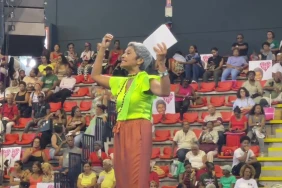 Ericka Bareigts : un meeting, même plus, un show devant des milliers de personnes