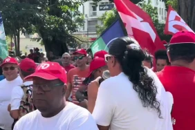 Bloquons tout dans les jardins de la préfecture à Saint-Denis 