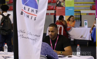 salon de l'emploi stade Ivoula 