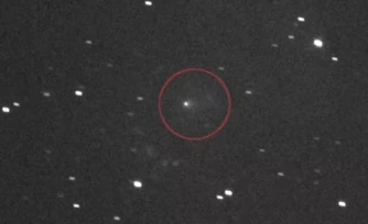 Image fournie par la Nasa le 19 novembre 2025 de la comète 3I/ATLAS, entourée au centre, vue via l'imageur L’LORRI de la sonde Lucy de la Nasa ( NASA / NASA )