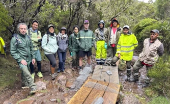 À Mafate, le sentier du Col des Bœufs à la Nouvelle se transforme pour mieux durer