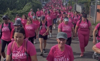 Entre- Deux : une vague rose en soutien aux personnes malades et aux familles déferle sur la ville
