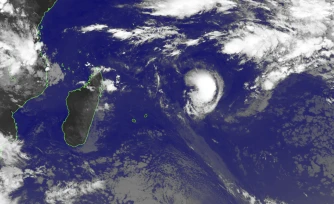 À 1.535 km à l'est-nord-est de La Réunion, le cyclone tropical Grant s'affaibli