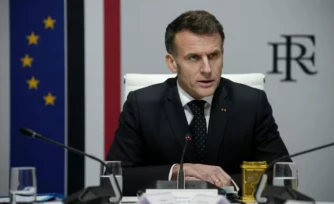 Le président Emmanuel Macron s'exprime lors d'un conseil de défense à l'Elysée, le 1er mars 2026 à Paris ( POOL / Aurelien Morissard )