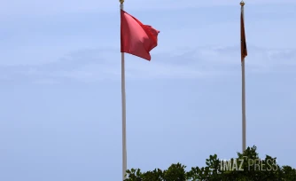 surveillance baignade en mer , drapeau rouge
