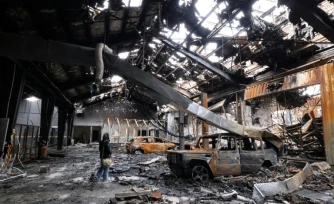 Un garage de Téhéran aprÚs un bombardement, le 28 mars 2026