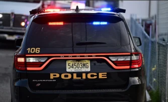 États-Unis : une voiture s'envole au-dessus de l'autoroute lors d'une course-poursuite