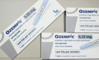 Une gamme de médicaments appelés GLP-1 (Ozempic, Wegovy, Mounjaro...) efficaces contre le surpoids et le diabète, pourrait aider à lutter contre l'obésité, qui touche plus d'un milliard de personnes dans le monde, selon l'OMS ( AFP / SEBASTIEN BOZON )