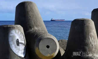 La Possession : le pétrolier de la flotte fantôme russe arrive en baie de la Possession