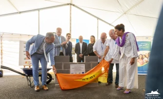Région Réunion : pose de la première pierre du Bâtiment Femme Parent Enfant au CHU Nord