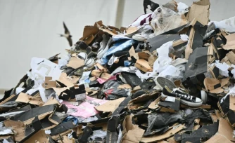 Des chaussures de contrefaçon durant leur destruction au Havre, le 3 juin 2026, en Seine-Maritime