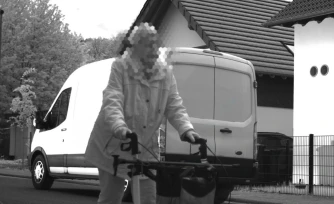 Allemagne : une grand-mère "flashée" au volant de son déambulateur à 42 km/h, la photo amuse le pays