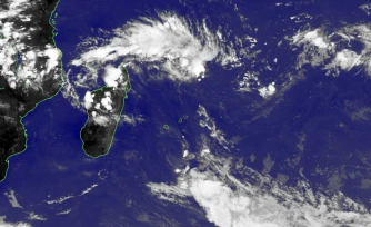 La dépression tropicale à 840 km de La Réunion, un passage au stade de cyclone envisagé à partir de lundi