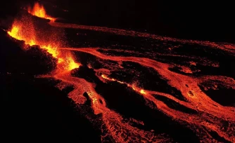 [Photos-Vidéo] Volkan la pété : les premières images de l'éruption